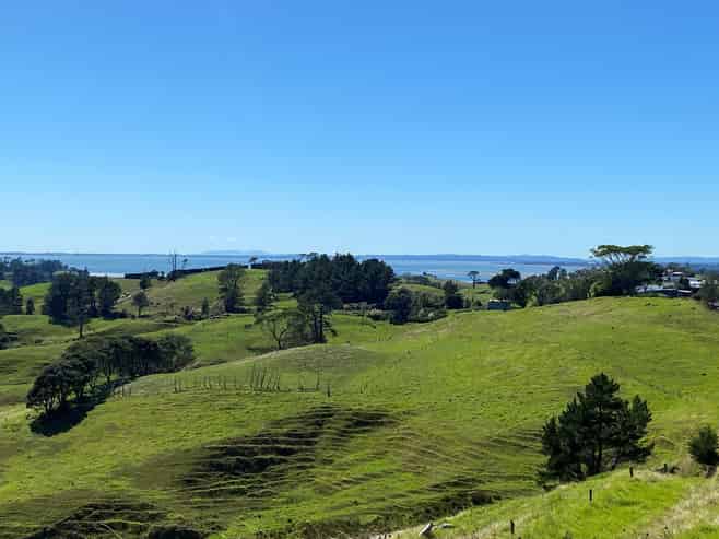 111 Hamlin Road, Pollok