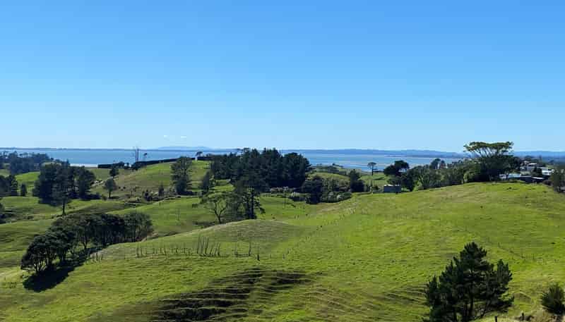 111 Hamlin Road, Pollok