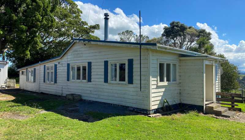 111 Hamlin Road, Pollok