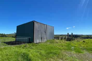 111 Hamlin Road, Pollok