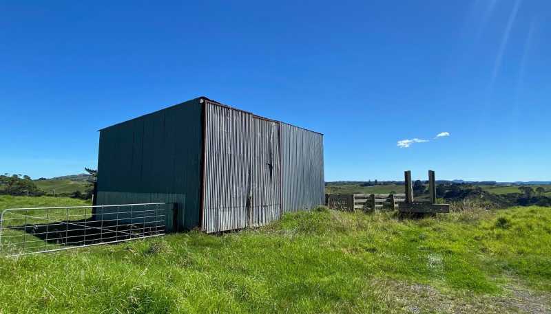 111 Hamlin Road, Pollok