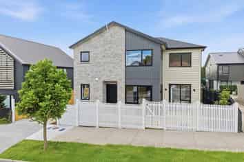 31B Range View Road, Mount Albert