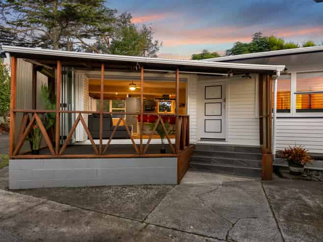 55 Captain Scott Road, Glen Eden