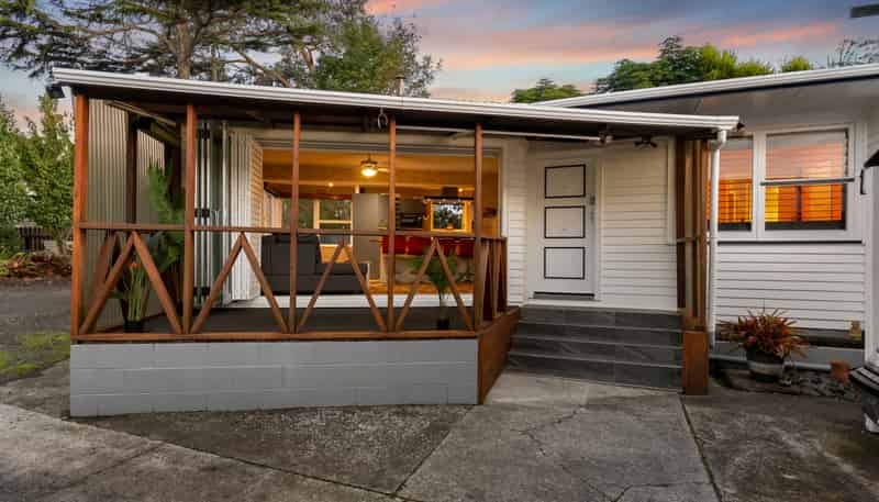 55 Captain Scott Road, Glen Eden