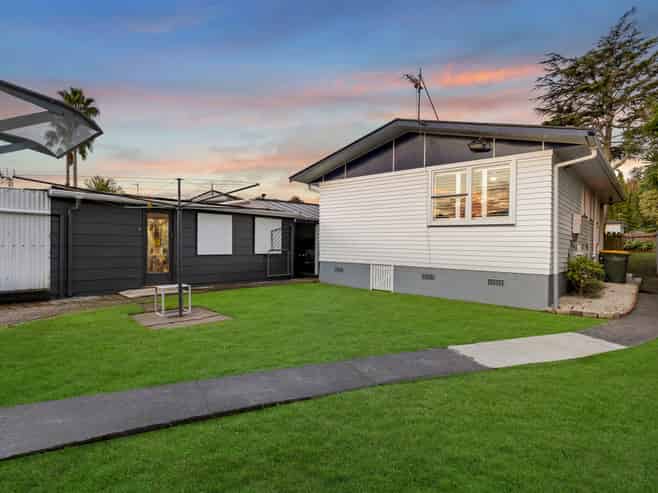 55 Captain Scott Road, Glen Eden
