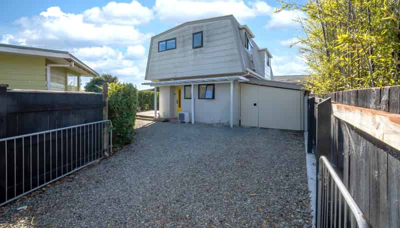 2/2 Nikau Street, Stoke