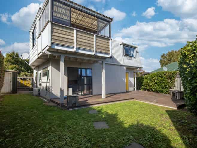 2/2 Nikau Street, Stoke