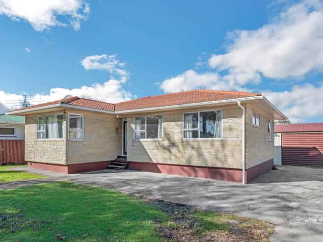 93 Flat Bush Road, Clover Park