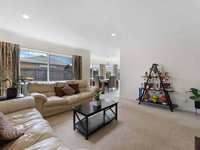 1/64 Riverside Road, Orewa