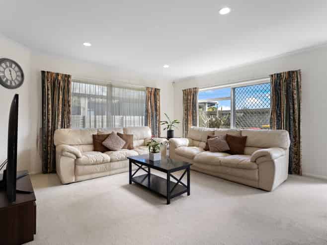 1/64 Riverside Road, Orewa