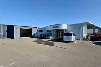 High-Profile Showroom & Warehouse