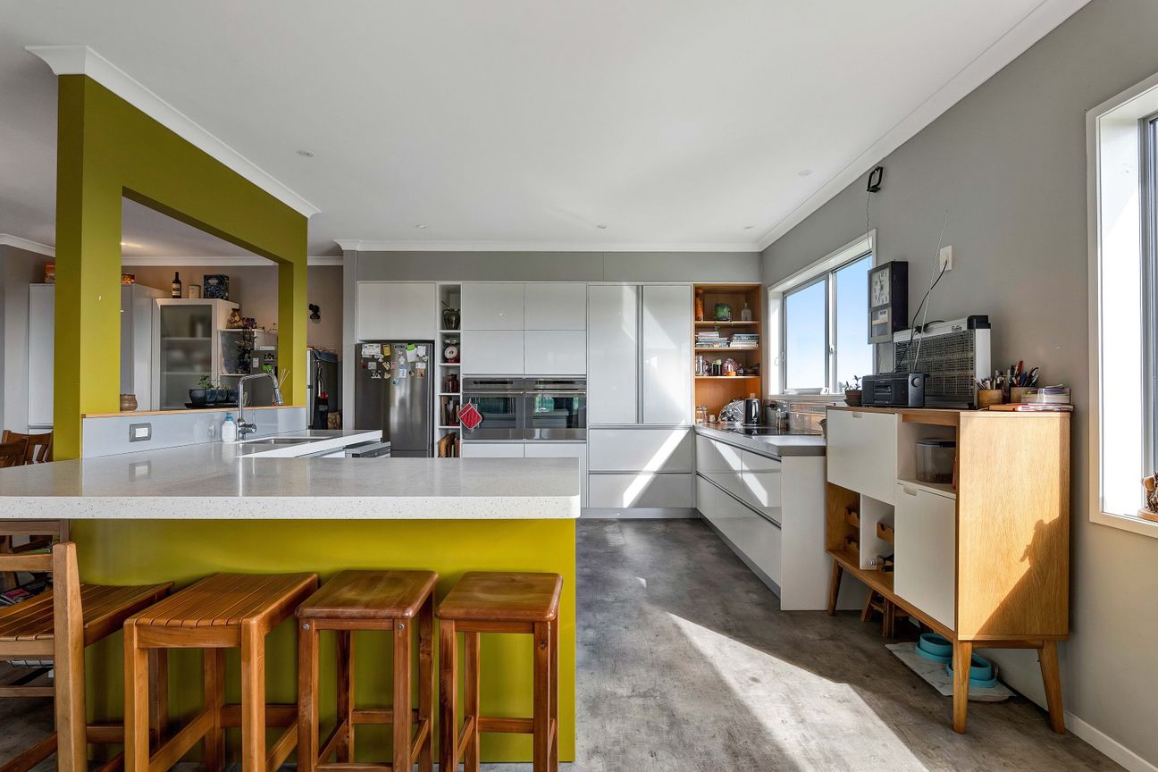 Lifestyle living, sea views & income potential - Vaade 5