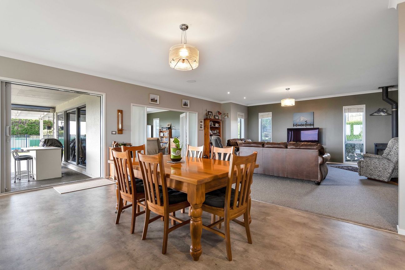 Lifestyle living, sea views & income potential - Veel
