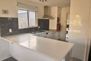 5 Tesla Place , Totara Vale