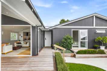 24 Maude Street, Riverhead