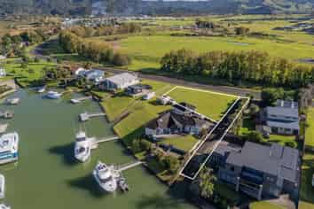 157 South Highway West, Whitianga