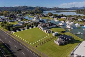 157 South Highway West, Whitianga