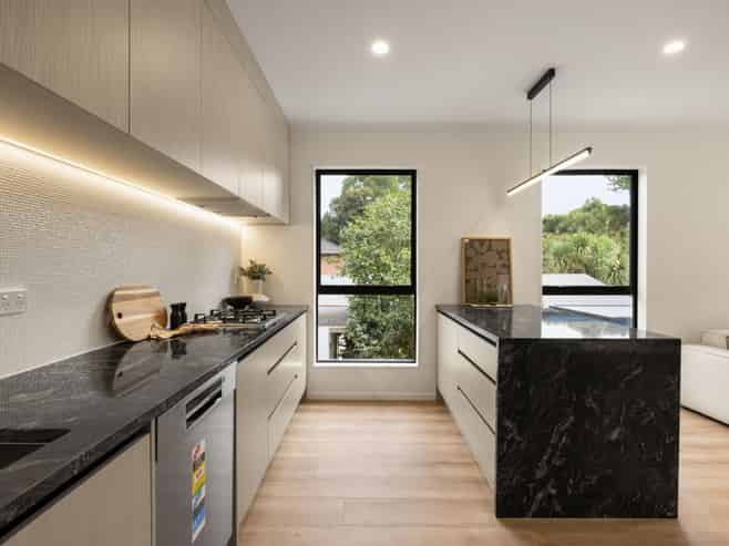 2/1082 River Road, Queenwood