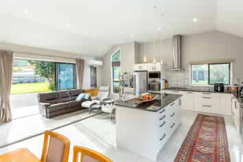 2 Orion Way, Featherston