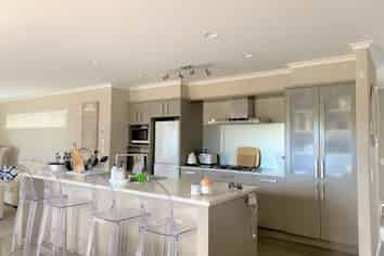 8 Briar Vale Place, Flat Bush