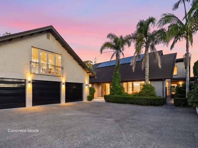 15 Oak Manor Drive, Albany