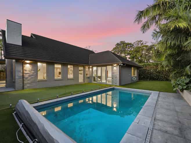 15 Oak Manor Drive, Albany