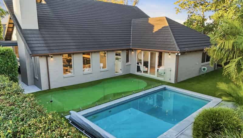 15 Oak Manor Drive, Albany