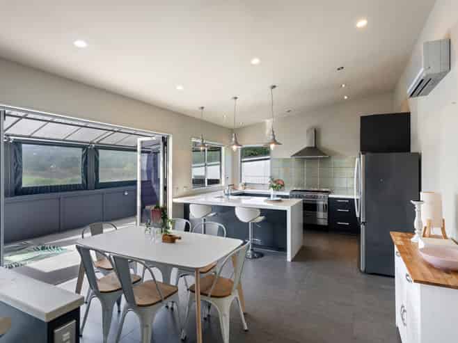 14 Charlotte Way, Raumati South