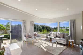 14 Charlotte Way, Raumati South