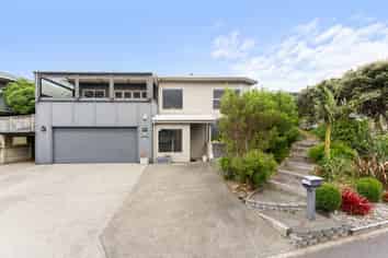 14 Charlotte Way, Raumati South