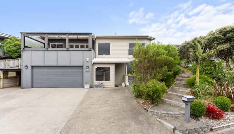 14 Charlotte Way, Raumati South