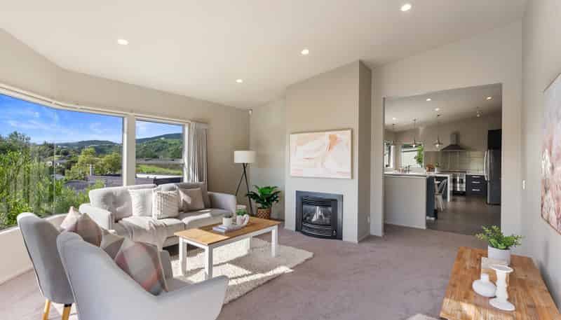 14 Charlotte Way, Raumati South