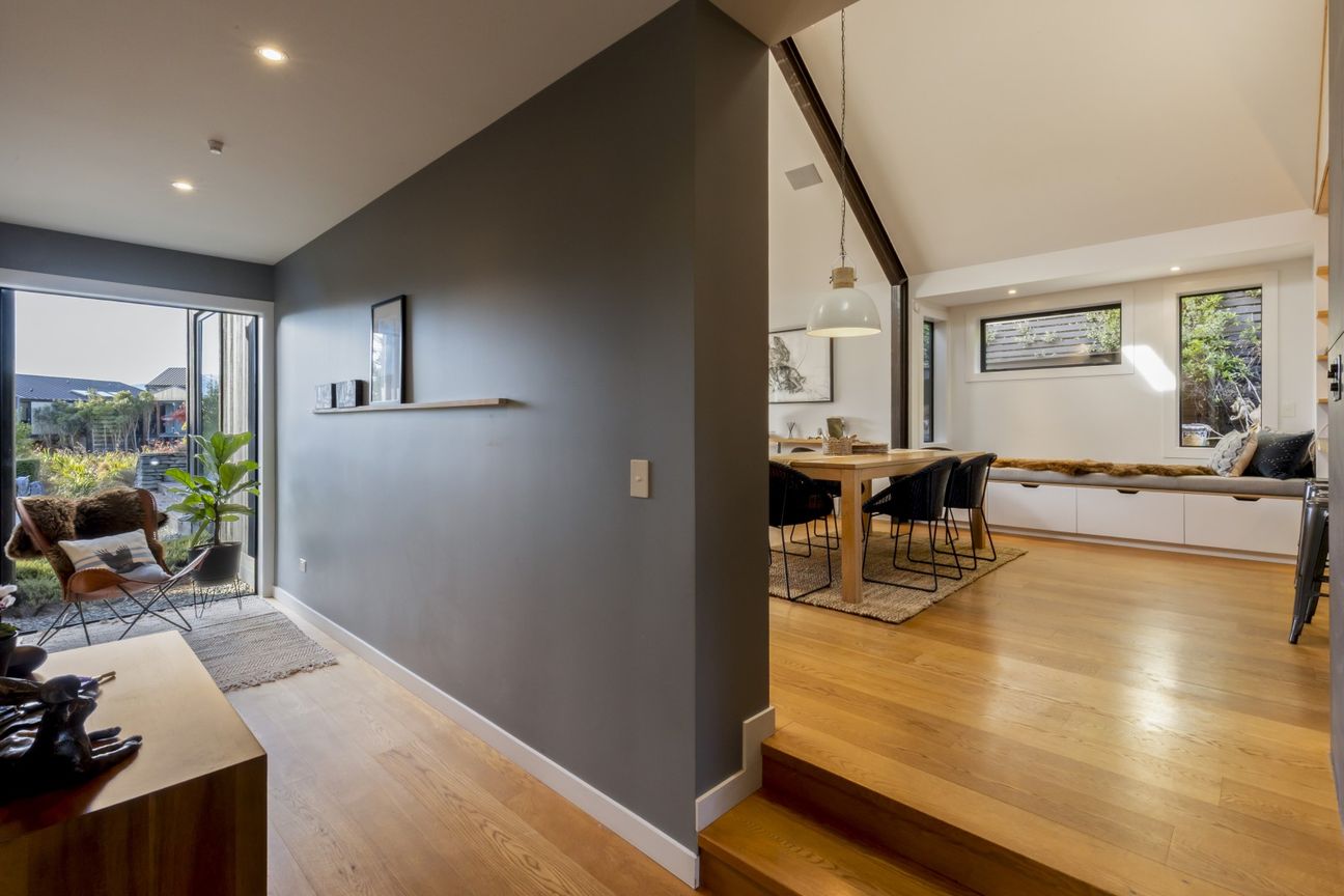 Elevated North Facing Home in Jack’s Point - Bild 5