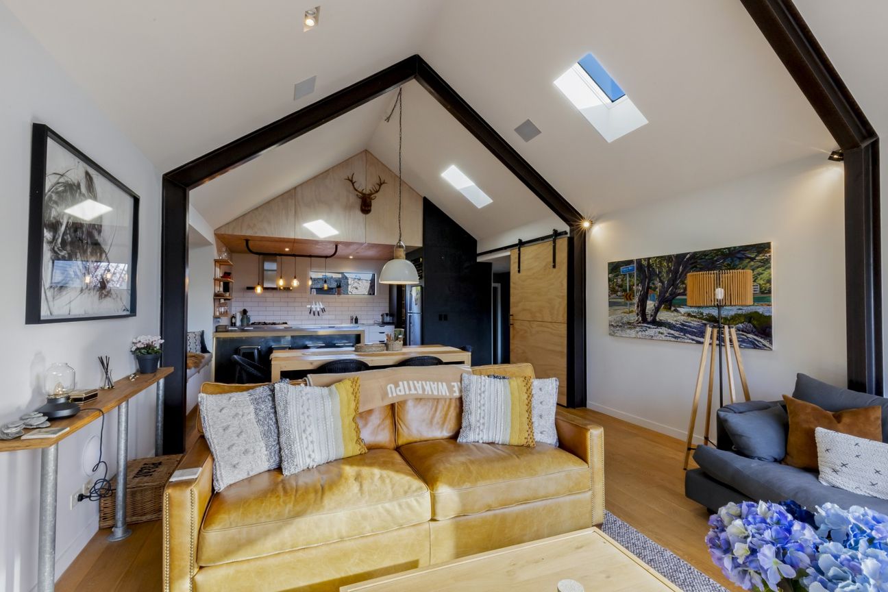 Elevated North Facing Home in Jack’s Point - Fler