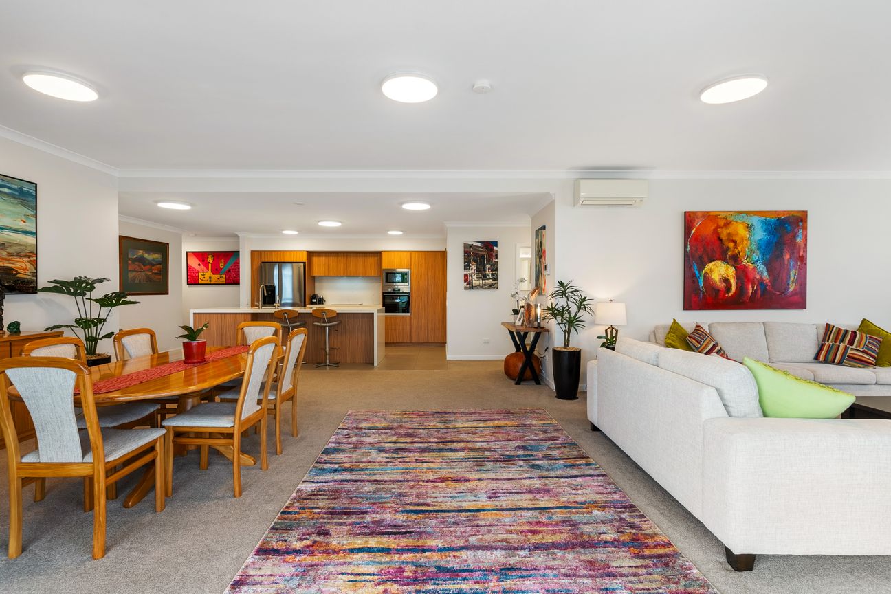Exceptional Scale.  Renovated.  Lakeside Position - Altro