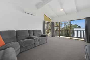 16 Graham Place, Bellevue