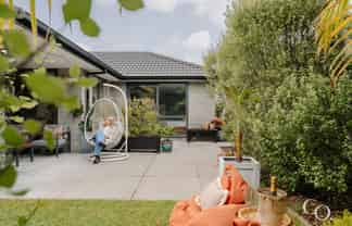 14 Cowell Crescent, Pyes Pa