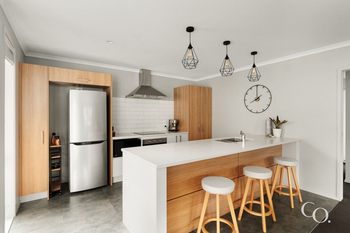 Quietly Established, Lakes Living - Meer