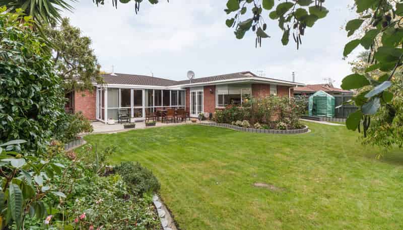 98 John F Kennedy Drive, Milson