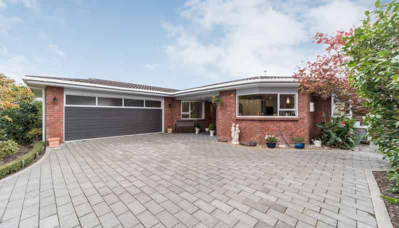 98 John F Kennedy Drive, Milson