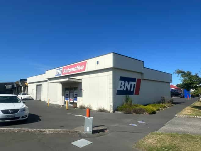 Prime Andersons Bay Road Corner - For Lease