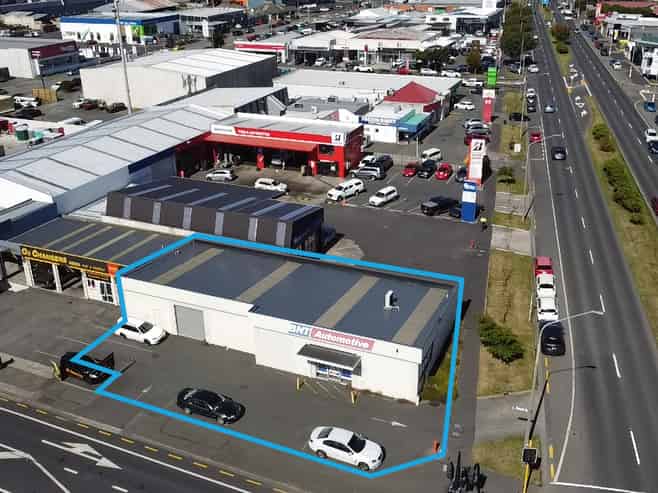 Prime Andersons Bay Road Corner - For Lease