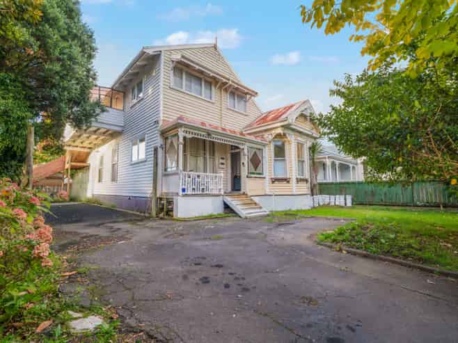31 Ranfurly Road, Epsom