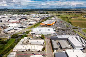 Substantial multi-tenanted asset: 6.6% net return