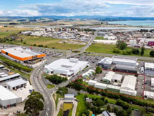 Substantial multi-tenanted asset: 6.6% net return