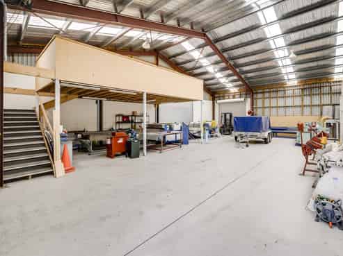 Substantial multi-tenanted asset: 6.6% net return