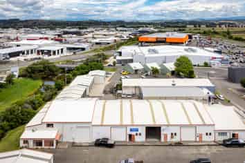 Substantial multi-tenanted asset: 6.6% net return