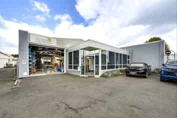 Substantial multi-tenanted asset: 6.6% net return