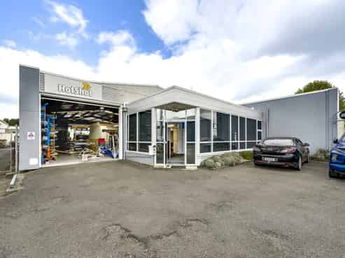 Substantial multi-tenanted asset: 6.6% net return