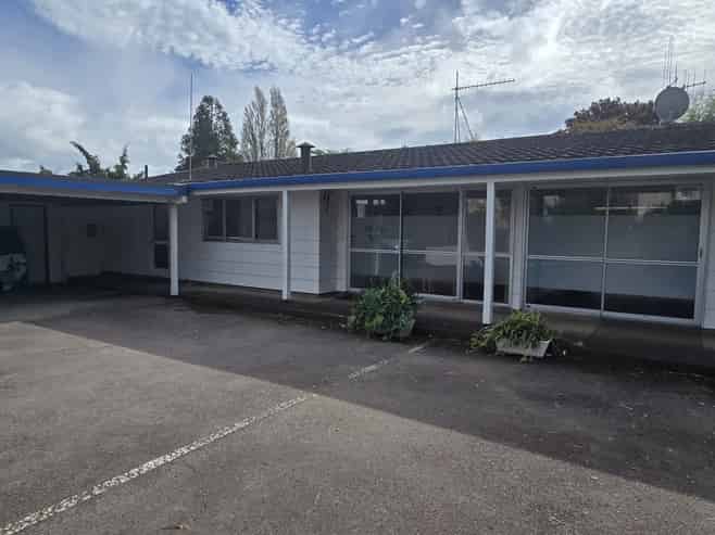 Affordable office space with profile and parking